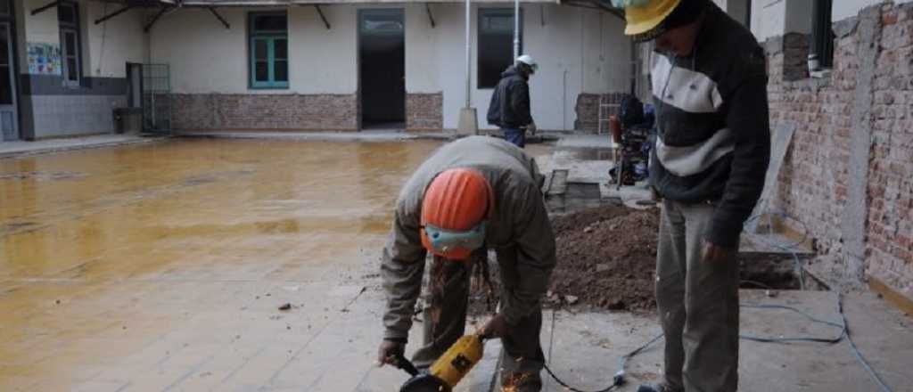 Comenzó la demolición de los techos en la Escuela Federico Moreno