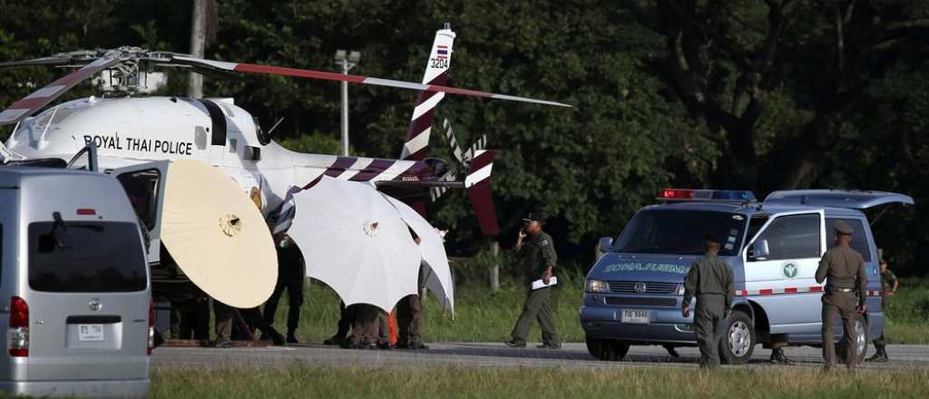 Ya rescataron a los 12 chicos y a su entrenador de la cueva de Tailandia