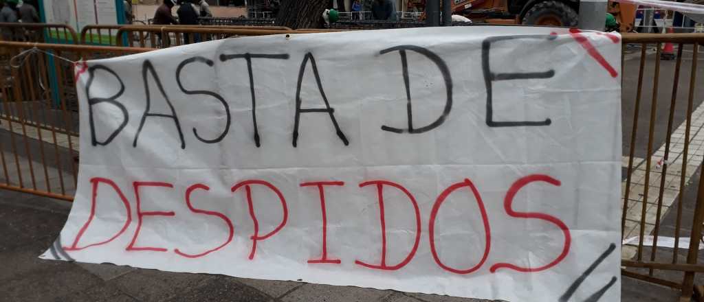 Empleados de La Campagnola reclamaron frente a la Legislatura