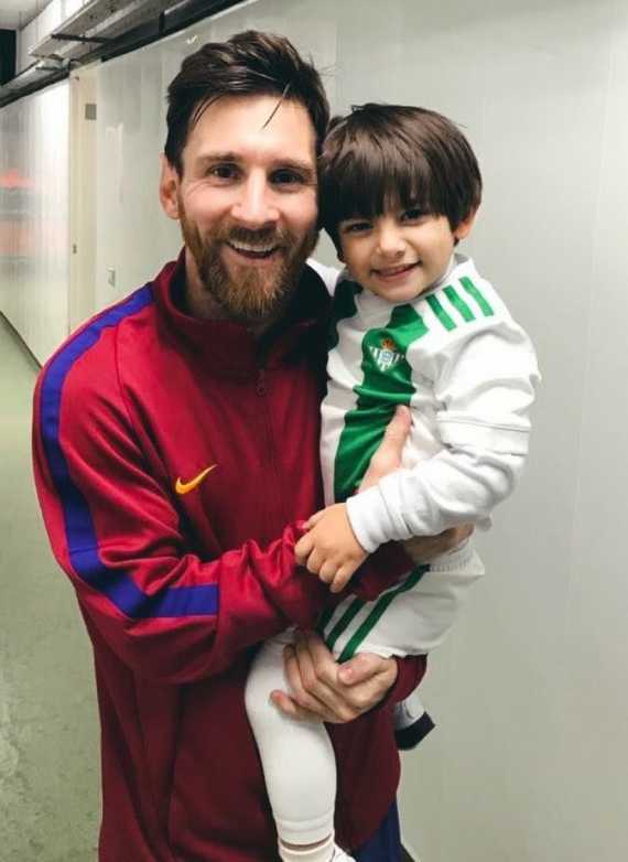 Video: Messi le cumplió el sueño al pequeño hijo de un jugador rival