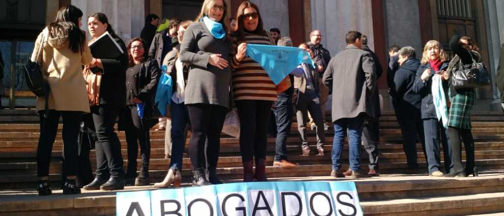 Abogados de Mendoza en contra del aborto libre en el Poder Judicial.