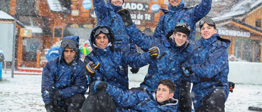 Los egresados podrán irse de viaje solo con las dos dosis de la vacuna