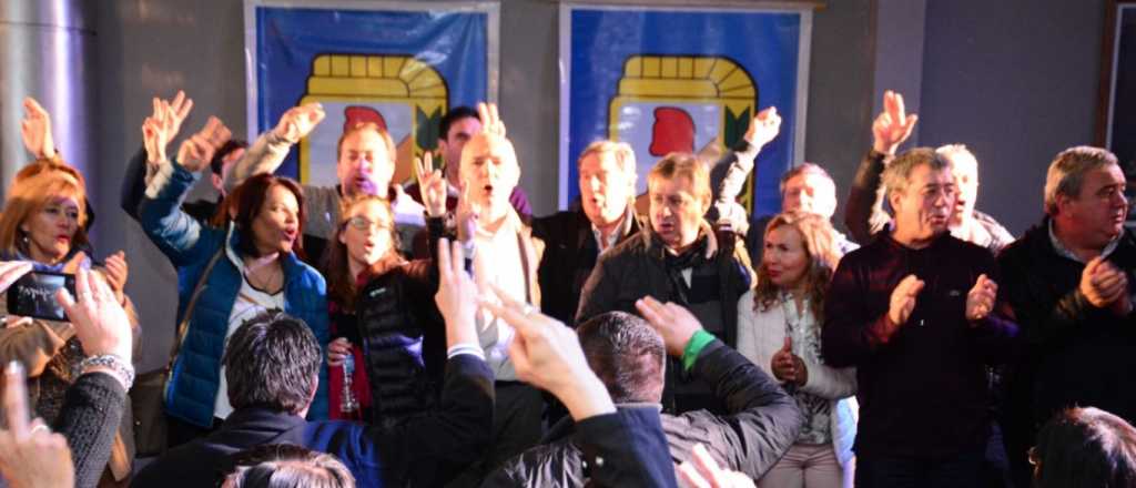 Se va La C&aacute;mpora, resucita Carmona 