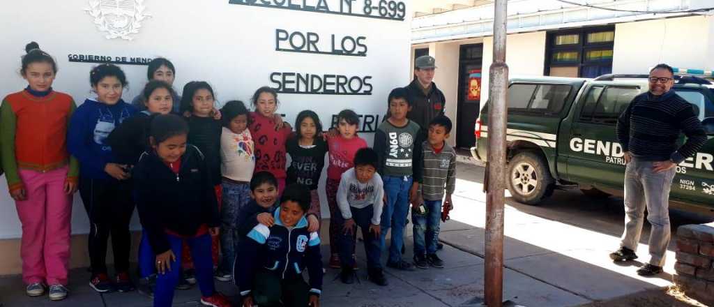 &iexcl;Genial! Ropa y zapatillas de contrabando fueron entregadas a ni&ntilde;os del Este