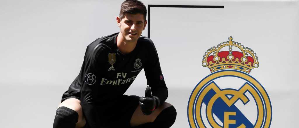El arquero de Real Madrid saludó al Kun recordando su último gol oficial