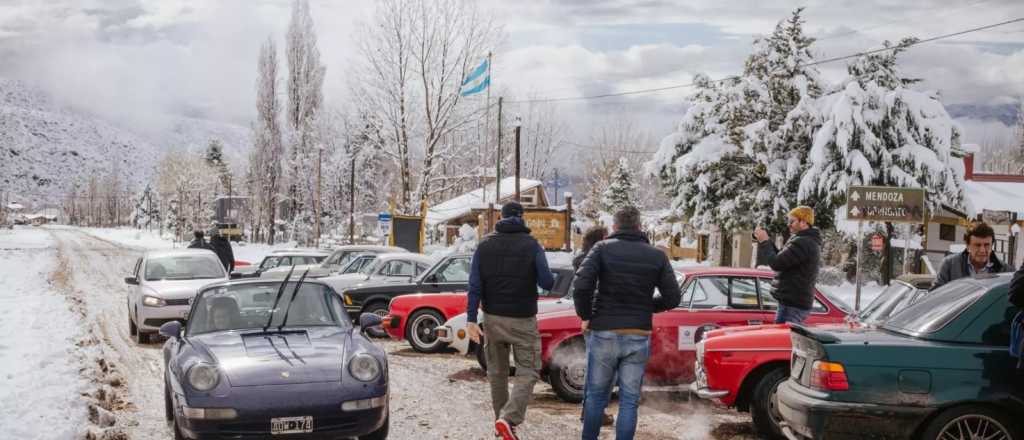 Autos clásicos recorrerán la cordillera de los Andes en el Winter Rally