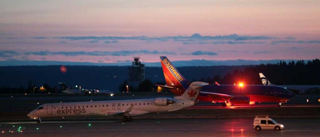 Un mecánico de Alaska Airlines roba un avión y se estrella poco después 