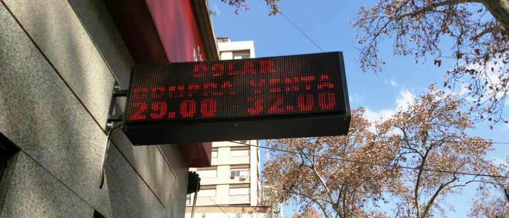 El dólar se vende a $32 en Mendoza