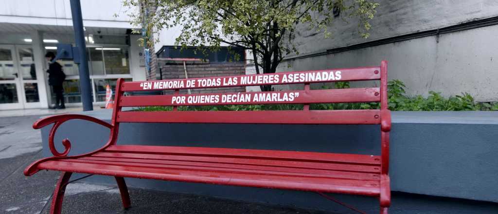 Quieren instalar "bancos rojos" en lugares p&uacute;blicos de Mendoza