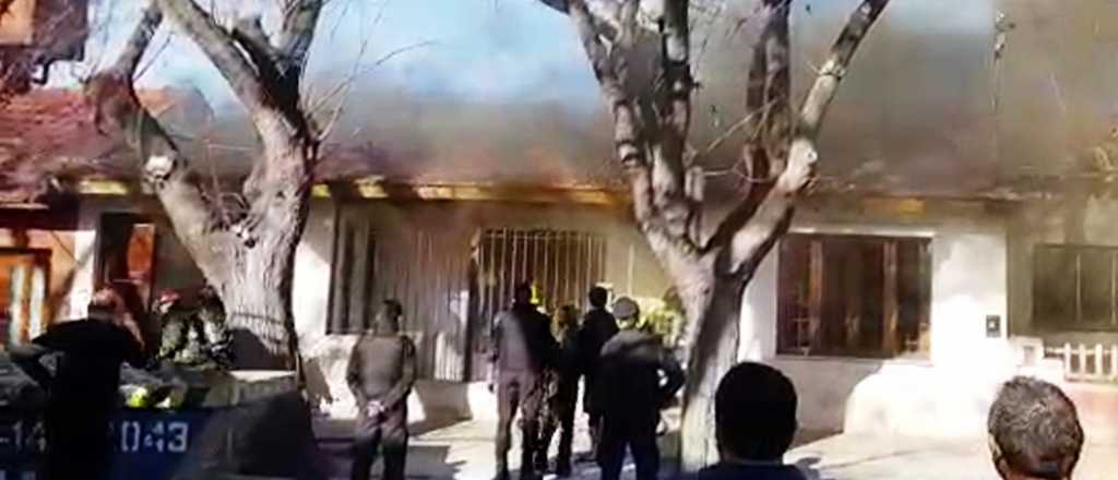 Una mujer perdi&oacute; todo al incendiarse su casa en Godoy Cruz