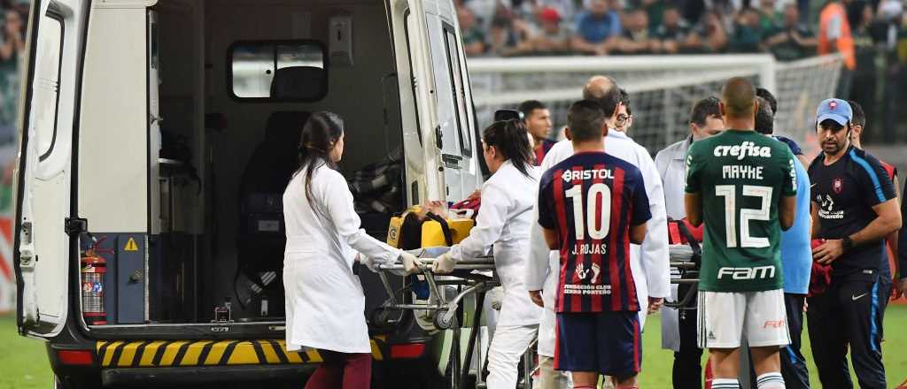 Video: un ex River fue hospitalizado por un golpe en medio del partido
