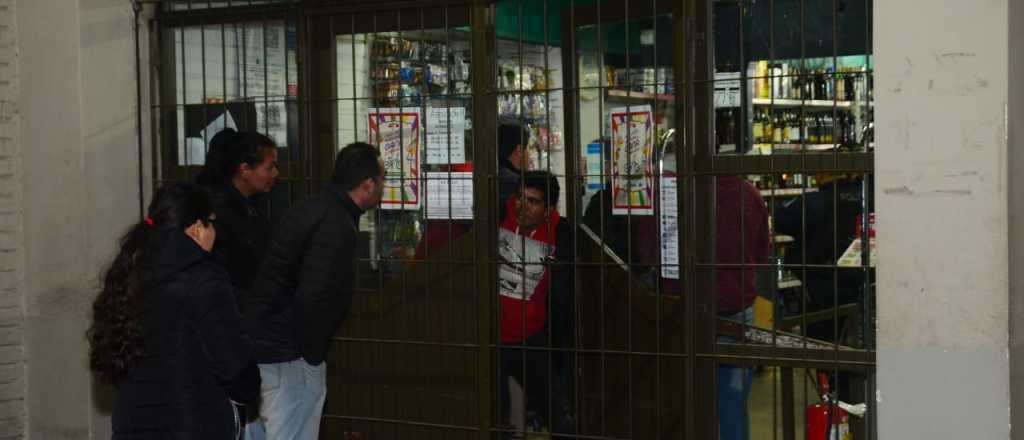 Son 76 los detenidos por los "saqueos" a supermercados en Mendoza