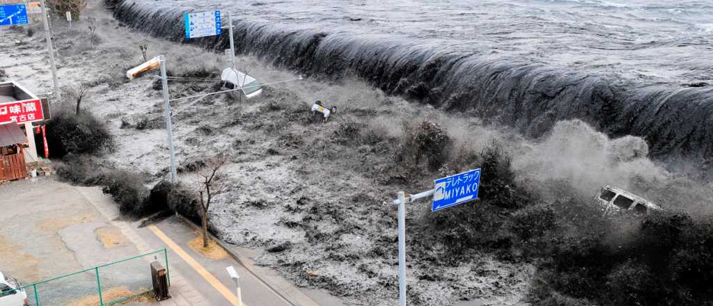 Japón construye un gigantesco muro para detener tsunamis