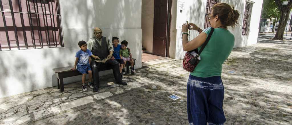 En el pa&iacute;s de la joda, una chica va presa por burlarse de Sarmiento