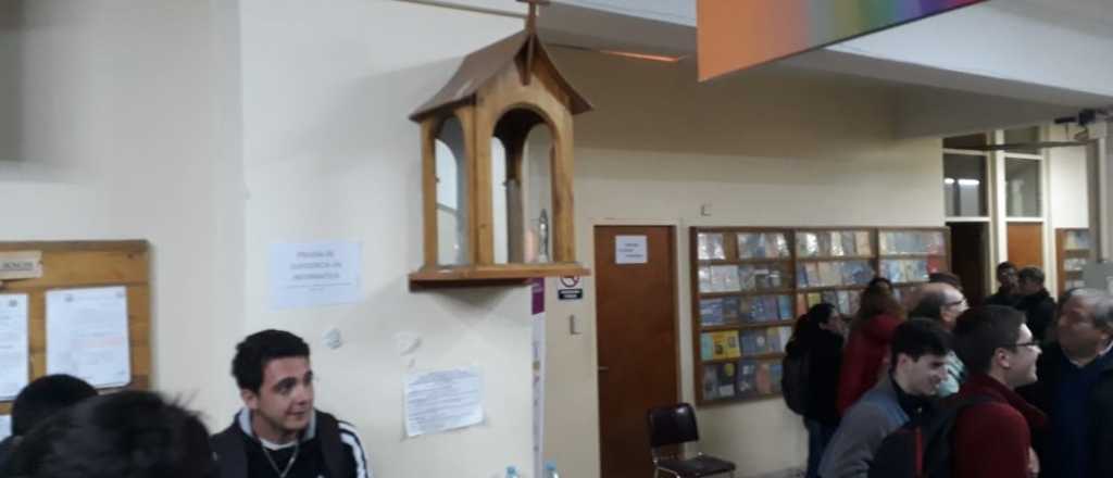 Quitaron la Virgen de Filosof&iacute;a de San Juan y la venden en Mercado Libre