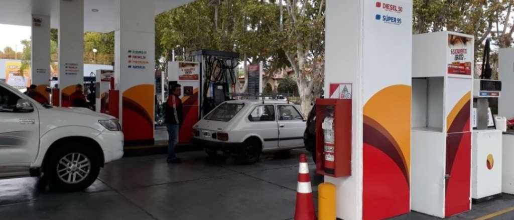 La nafta subi&oacute; dos veces este mi&eacute;rcoles y super&oacute; los $610 por litro