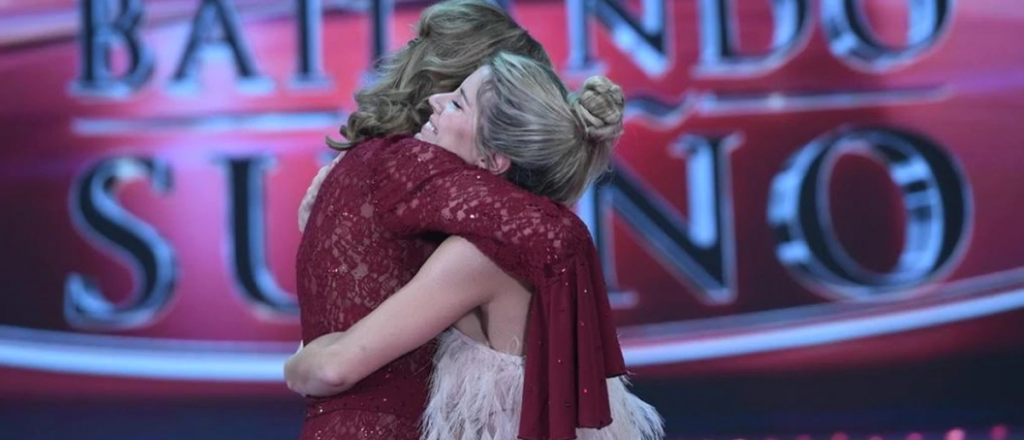 Laurita Fern&aacute;ndez, emocionada, tuvo que ponerle nota a su mam&aacute;