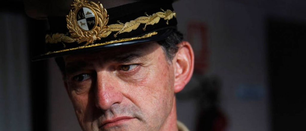 Insólito: ordenan arrestar al Jefe del Ejército uruguayo por criticar al gobierno