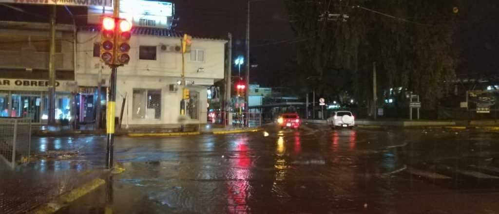 Las calles cercanas a la terminal inundadas por la lluvia