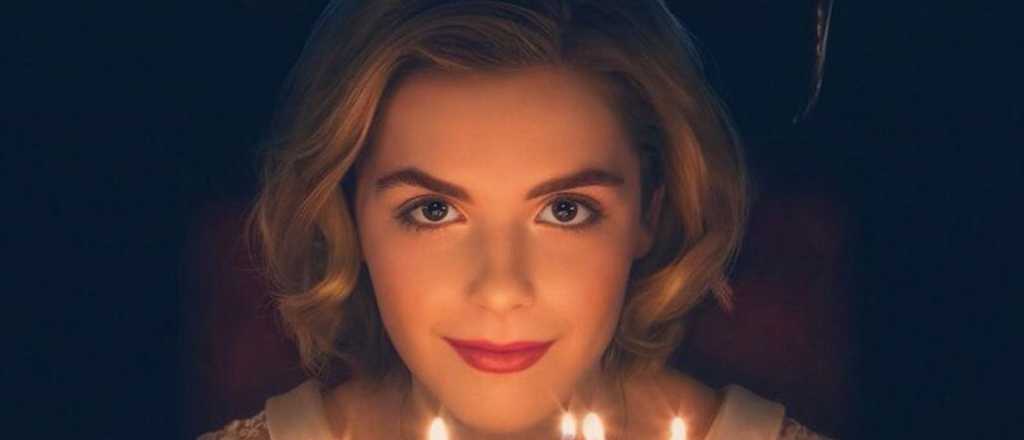 Video: as&iacute; ser&aacute; la nueva (y oscura) Sabrina, la bruja adolescente