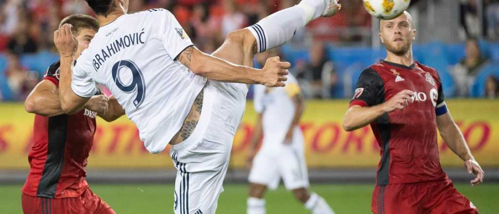 Ibrahimovic lleg&oacute; a los 500 goles en su carrera con una incre&iacute;ble pirueta