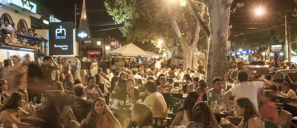 Bares y restaurantes de Mendoza iniciaron una campaña para cerrar a la 1
