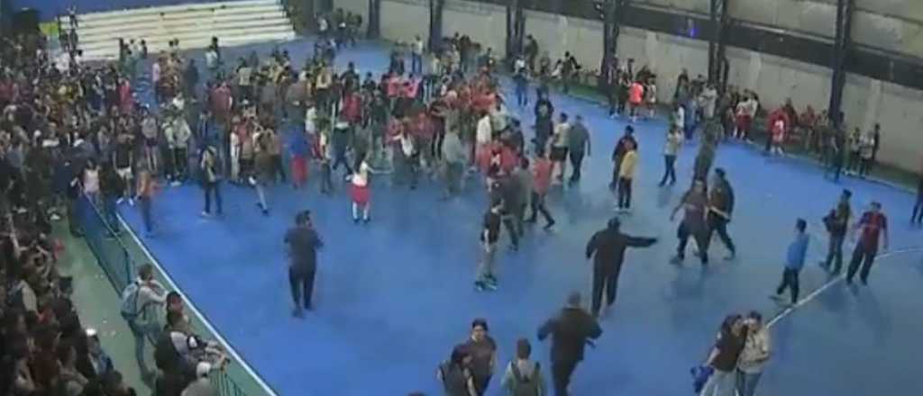 Video: violencia en el futsal femenino entre hinchas de San Lorenzo y Huracán