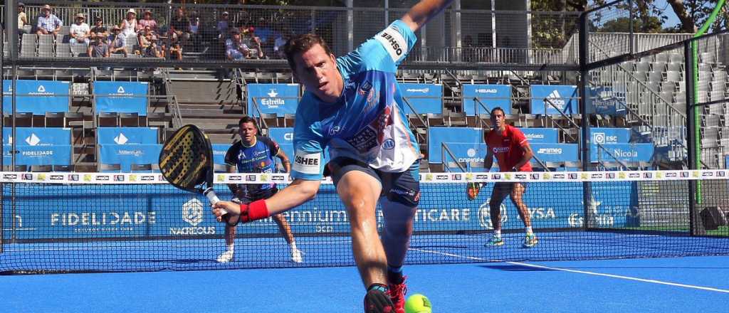 Video: un jugador atraves&oacute; la pared de acr&iacute;lico en un partido de p&aacute;del