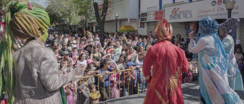 Unos 1.500 chicos festejaron el Pintaniño en las calles de Mendoza