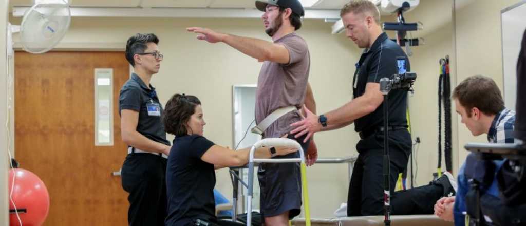 Cuatro parapléjicos volvieron a caminar gracias a un nuevo tratamiento
