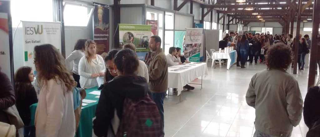 Con m&aacute;s de 100 carreras comenz&oacute; la Expo Oferta Educativa en San Rafael