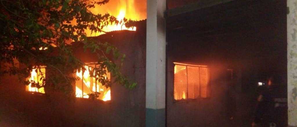 Incendiaron intencionalmente una escuela en Buenos Aires