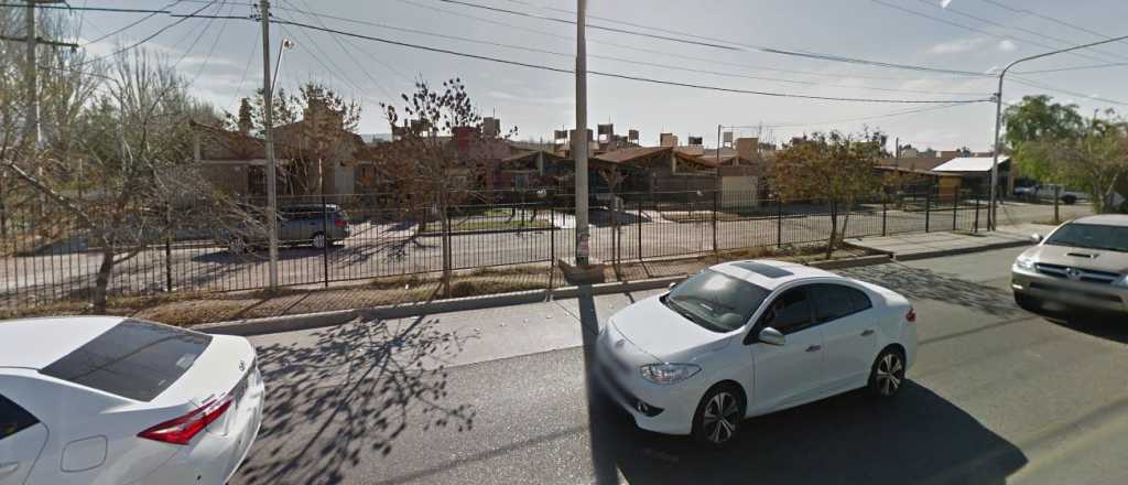 Rejas en los barrios causan discordia entre vecinos y Guaymall&eacute;n