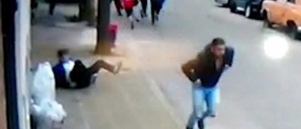 Video: así atacó un grupo de motochorros a alumnos de una escuela