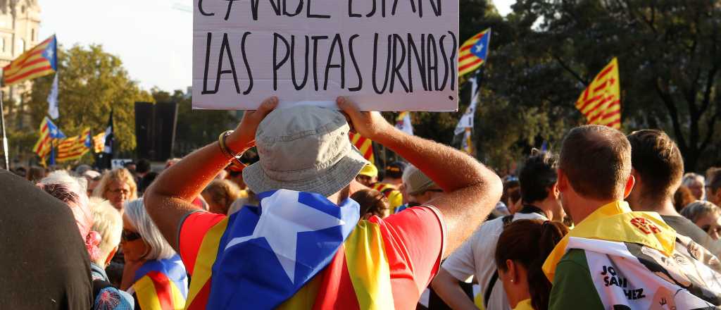 Multitudinaria manifestación en el 1° aniversario del Referéndum Catalán