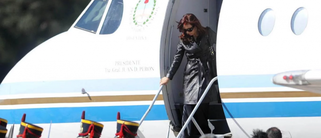 Cristina Kirchner volvió al país luego de visitar en Cuba a su hija Florencia