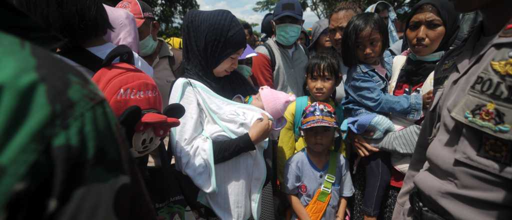 Indonesia: hallaron vivos a 31 niños atrapados en dos escuelas