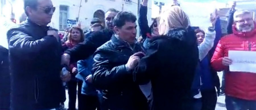 Escracharon al ex chofer de Néstor durante un acto en Río Gallegos