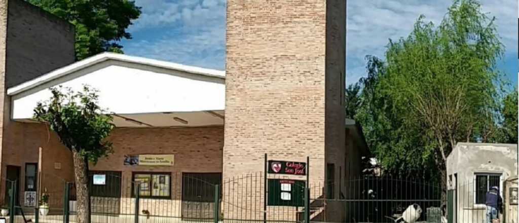 Un colegio cat&oacute;lico quiere prohibir las polleras para "evitar tentaciones"