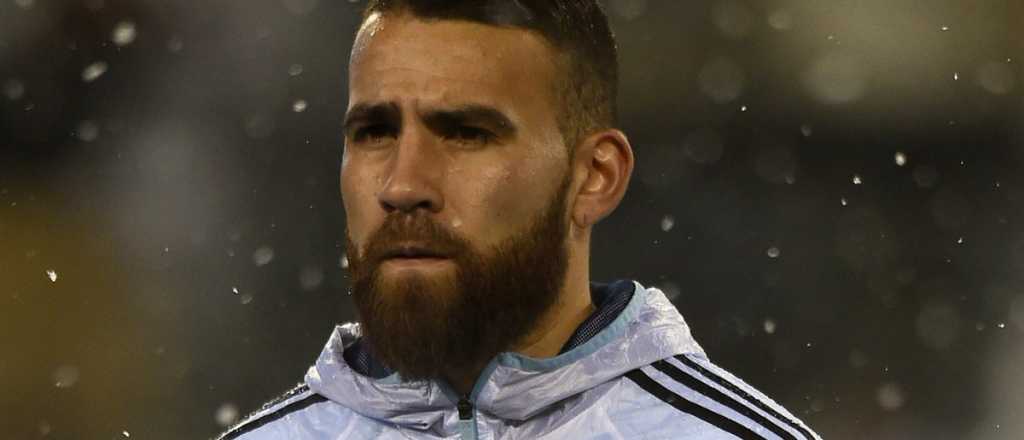 Otamendi se tatu&oacute; a los protagonistas de tres series en toda su espalda