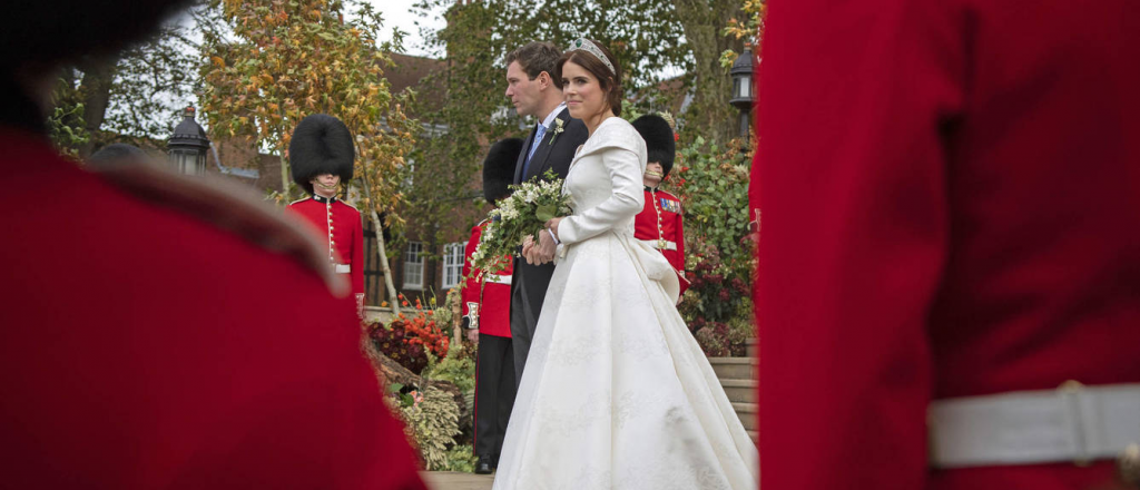 La nieta de la reina Isabel II mostró una cicatriz con su vestido de novia para dar un mensaje