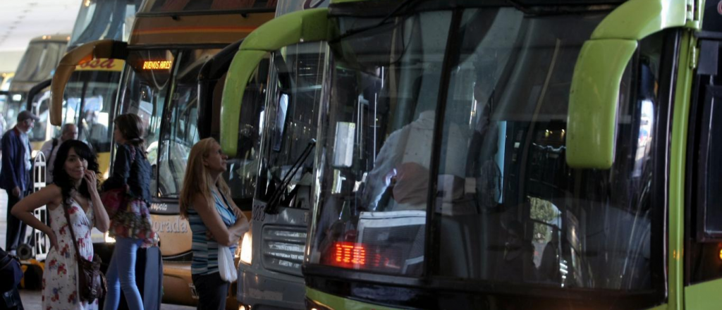 Aislaron a los pasajeros de un micro que llegaron de Chile a Mendoza