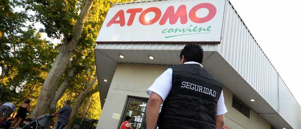 El escrache al supermercado Átomo llegó a las redes sociales
