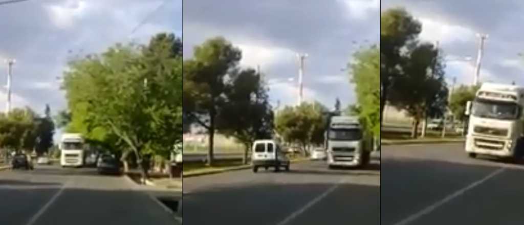 Video: un camión en contramano por la Panamericana a plena luz del día
