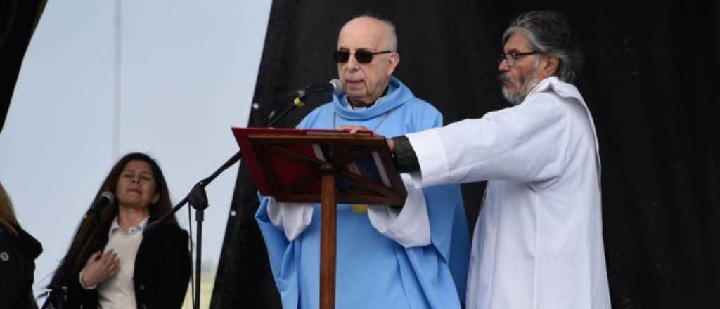 El obispo de Luján despegó al Papa de la celebración de la misa opositora 