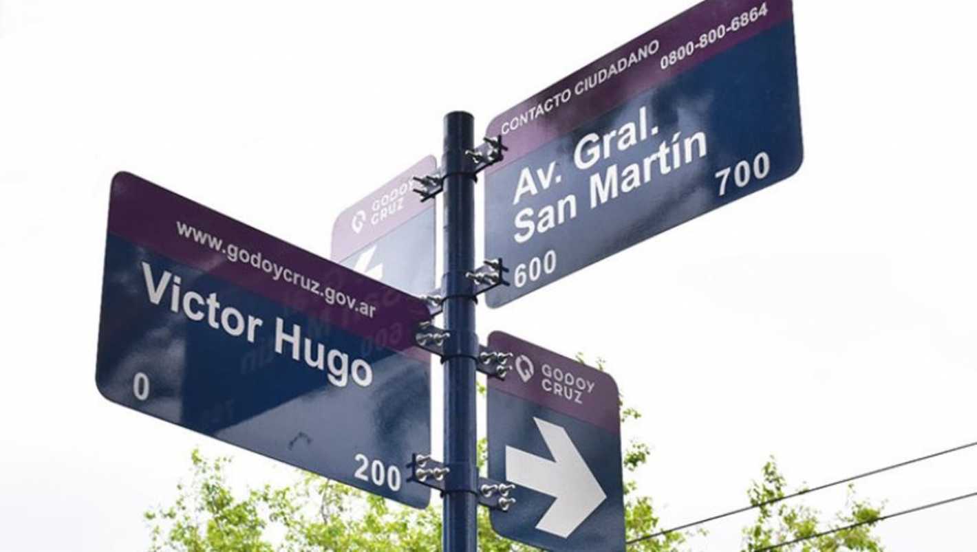 Godoy Cruz renueva casi mil carteles con nombres de las calles