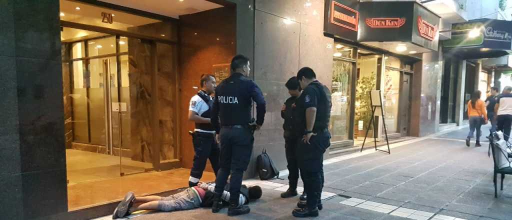 Rob&oacute; un tetra, intent&oacute; huir y lo atraparon en la Peatonal