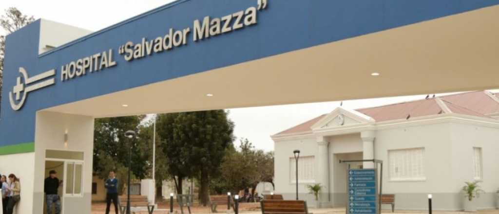 Una mujer se fractur&oacute; una pierna y la inmovilizaron con cart&oacute;n por falta de yeso