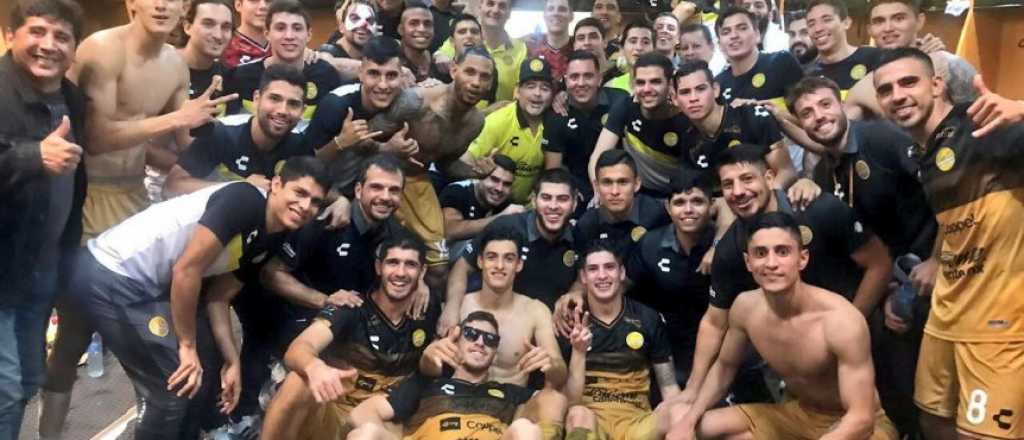Maradona festej&oacute; bailando el cuarto triunfo consecutivo de Dorados