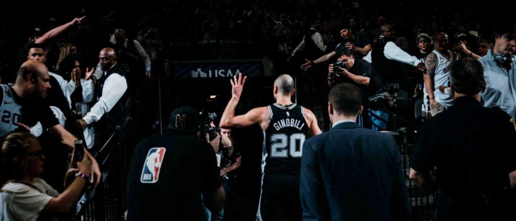 Rendidos ante Manu: los Spurs retiran la 20 de Ginóbili